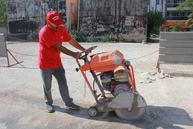 Menderes’in yollarında hummalı çalışma