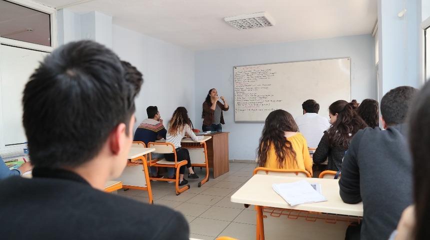 B&uuml;y&uuml;kşehir Belediyesi, Erdemli ve Bozyazı&rsquo;da da &uuml;niversite hazırlık kursları a&ccedil;ıyor