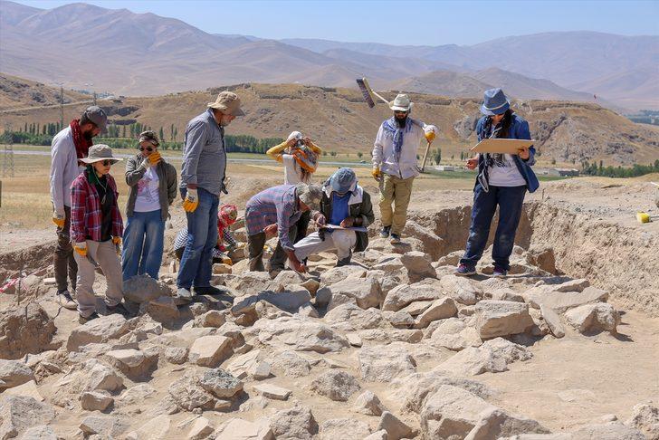 Van'da Urartu aristokratlarının mezarlığı bulundu! "İlk kez böyle bir durumla karşılaşıyoruz" G1