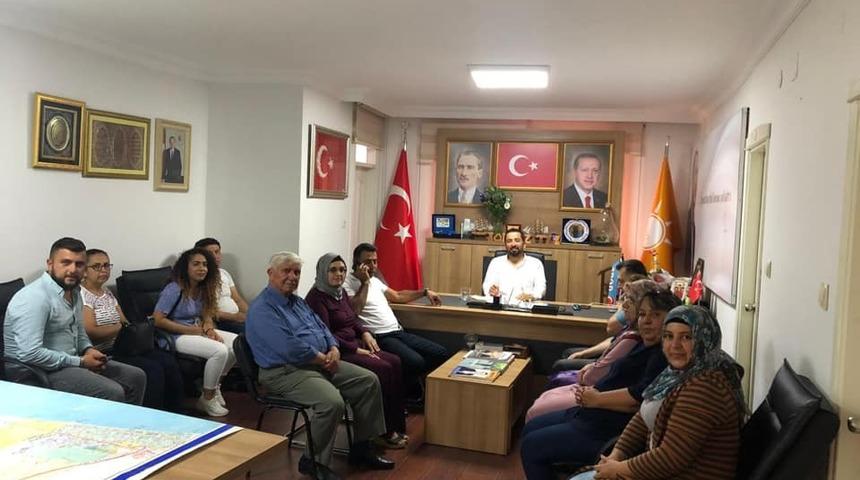 AK Parti İlçe Başkanı Gültekin, Mezitlililerin sorunlarını dinliyor