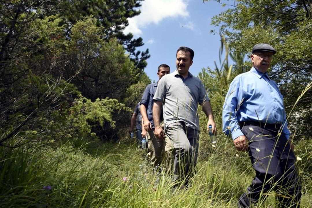 8 kilometrelik sarp kayalıklı yolu 3 saatte tamamladılar