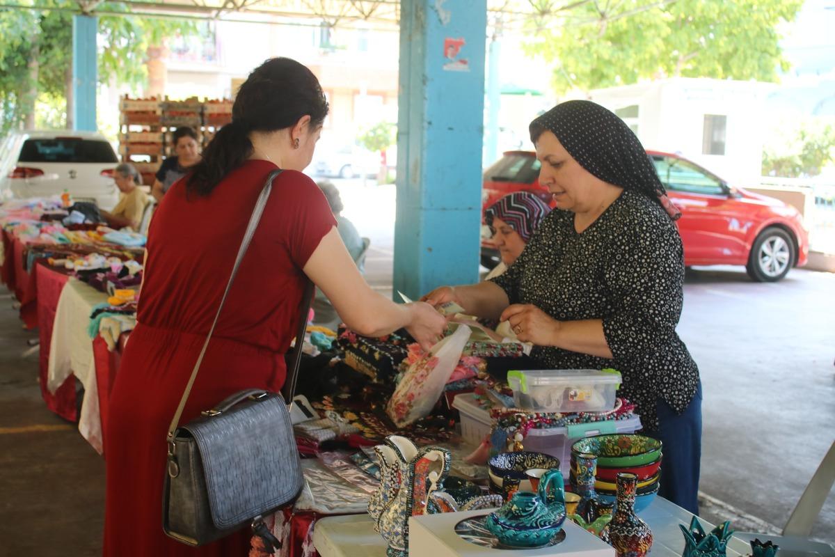  1 TL'lik &ccedil;orap parası y&uuml;z&uuml;nden kocasından boşandı kendi işini kurdu
