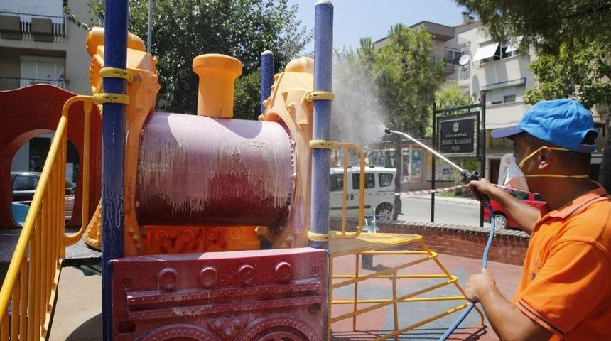 Konak&rsquo;ın parklarına hijyen operasyonu