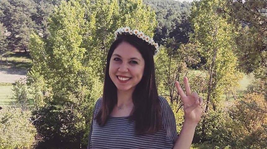 Genç öğretmen kendini asarak yaşamına son verdi