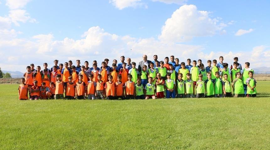Aziziye Belediyesi &lsquo;Yaz Futbol Okulu&rsquo; başladı