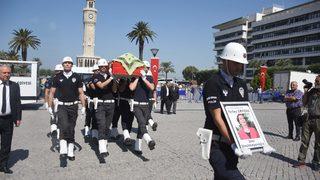 İzmir'de Işılay Saygın için tören