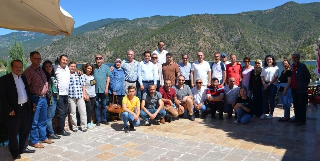 Gazeteciler cemiyet &uuml;yeleri Oğuzlar Altınkoz&rsquo;da buluştu