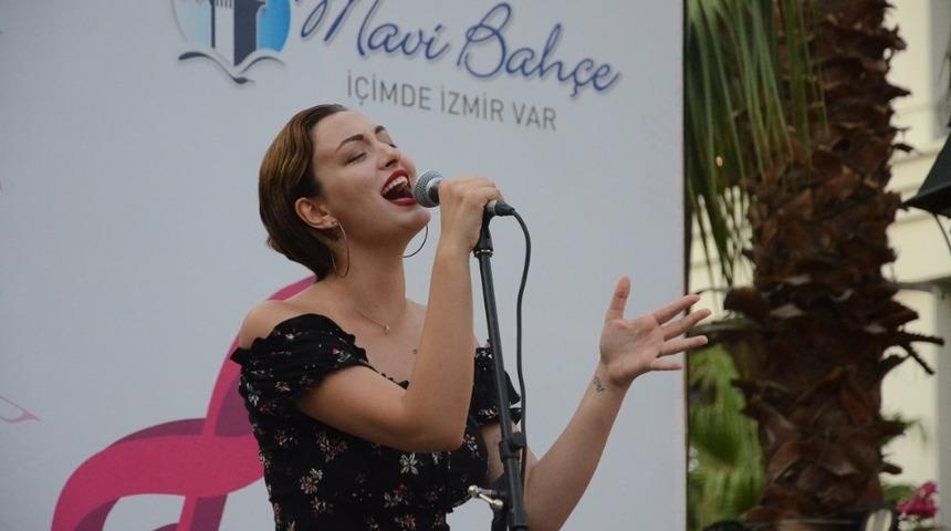 İzmirliler, yaz sahnesi etkinliğinde coştu