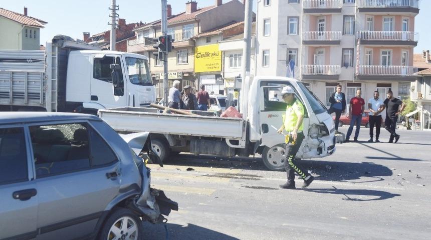 Tavşanlı&rsquo;da trafik kazası: 2 yaralı