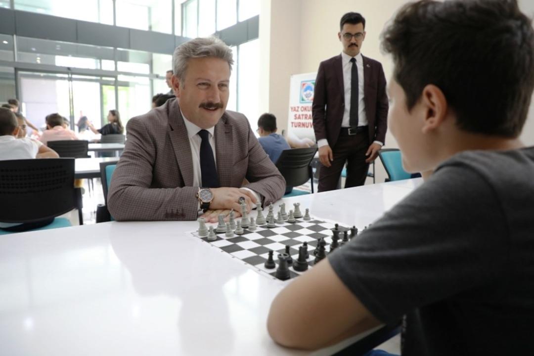 Başkan Palancıoğlu: &ldquo;Satran&ccedil; strateji ve zihinsel gelişim a&ccedil;ısından &ccedil;ok &ouml;nemlidir&rdquo;