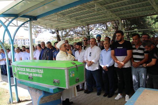 İlayda Sinem, annesi ve kardeşlerinin yanında toprağa verildi