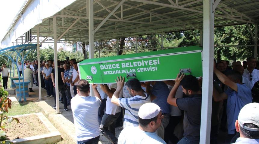 İlayda Sinem, annesi ve kardeşlerinin yanında toprağa verildi