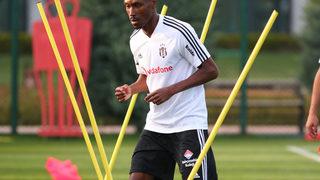 Atiba Hutchinson sakatlığı nedeniyle Avusturya kampından ayrıldı