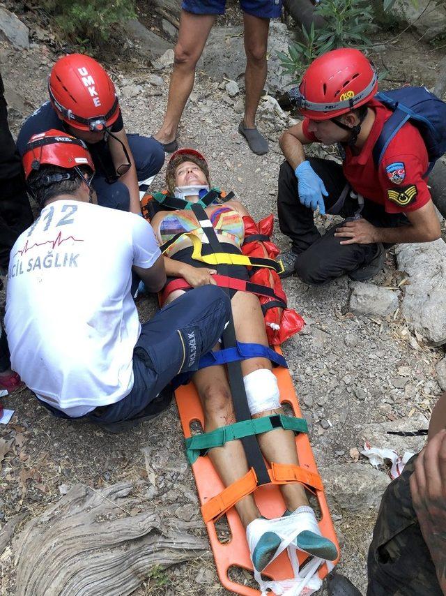 Kabak Koyunda kayalıklardan düşen kişiyi JAK kurtardı