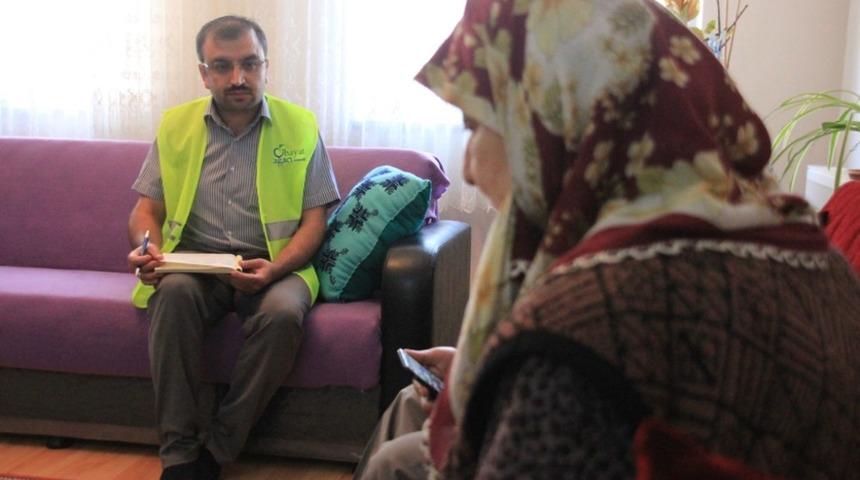 Bağışları evlerinden teslim alınıyor