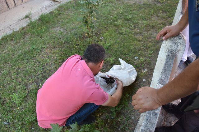 Polisten kaçarken attığı çuvaldan Kalaşnikof çıkan şüpheli tutuklandı