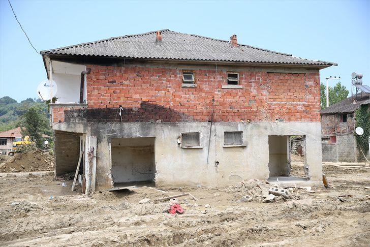 'O günün uğultusu hala kulaklarımda' G3