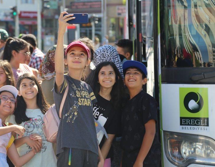 Başkan Oprukçu başarılı öğrencileri tatile gönderdi G3