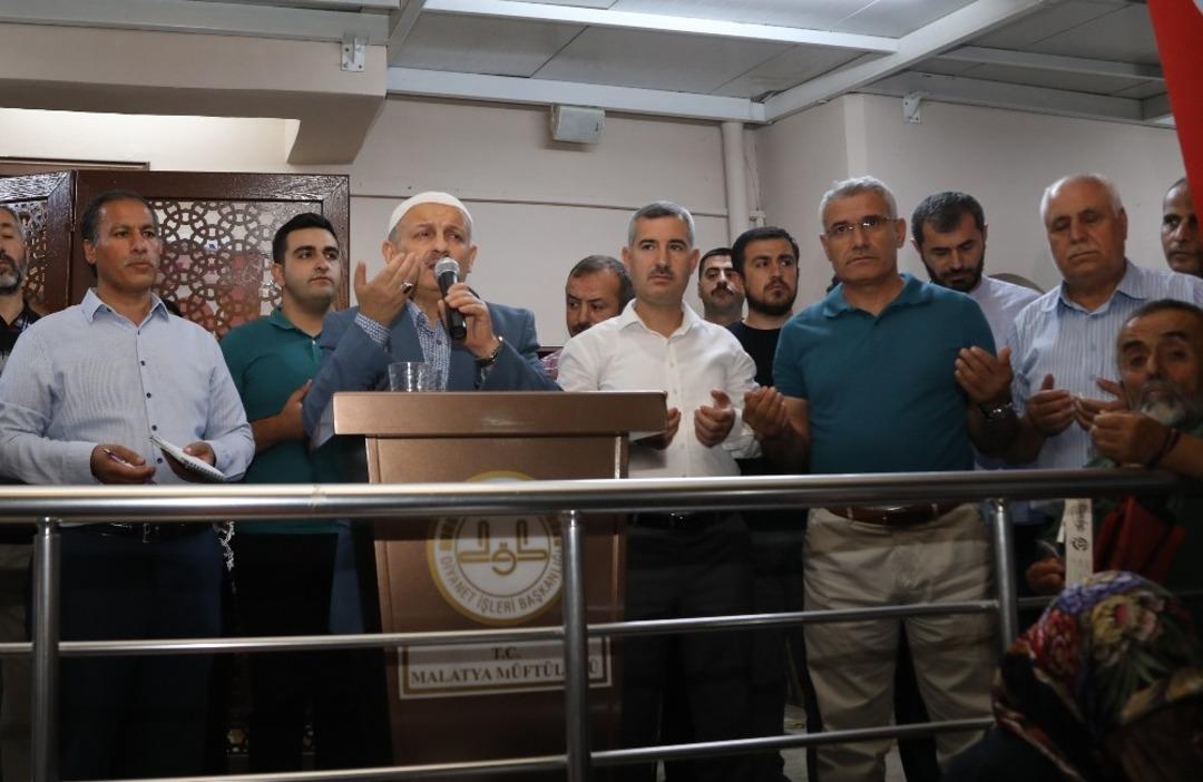 Hacı adayları Malatya&rsquo;dan dualar ile uğurlandı