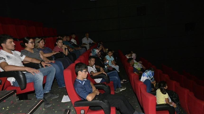 &Ouml;zel &ccedil;ocukların sinema keyfi