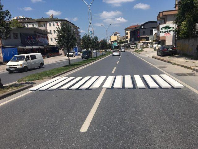 Trafikte yeni uygulama; 3 boyutlu yaya geçidi