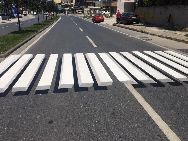 Trafikte yeni uygulama; 3 boyutlu yaya geçidi