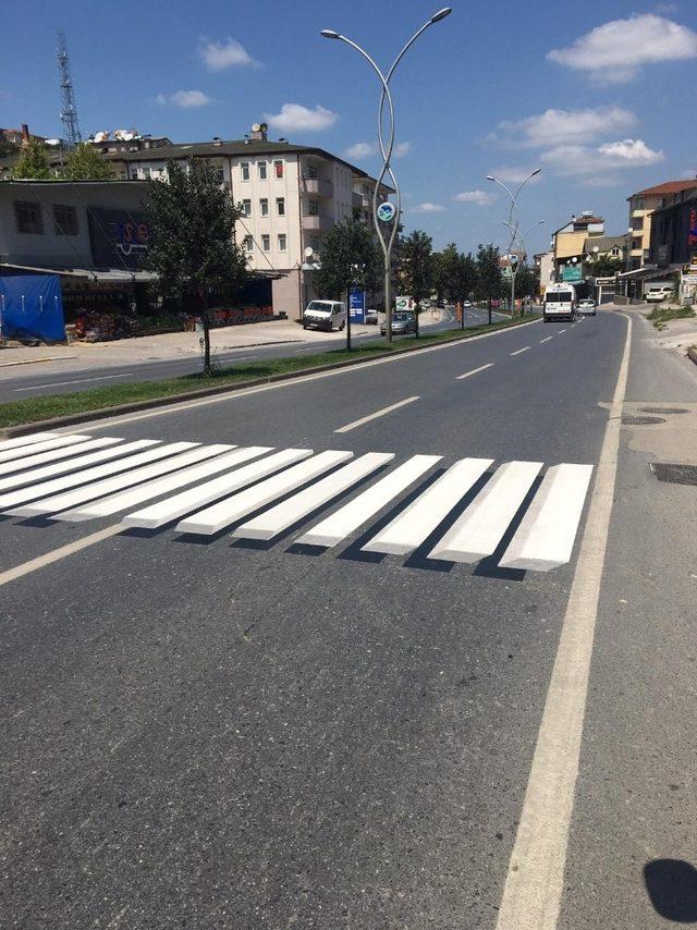 Trafikte yeni uygulama; 3 boyutlu yaya geçidi