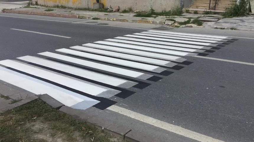 Trafikte yeni uygulama; 3 boyutlu yaya geçidi