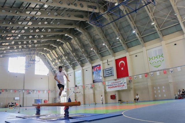 BESYO’ya alınacak 80 öğrenci için 994 aday ter döktü