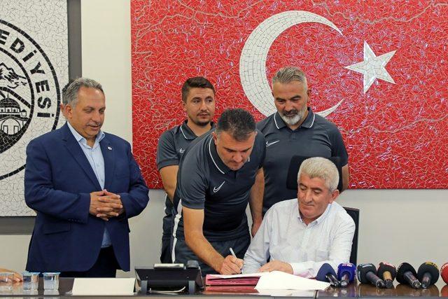 Talasgücü Belediyespor’da toplu imza töreni