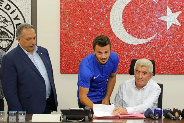 Talasgücü Belediyespor’da toplu imza töreni