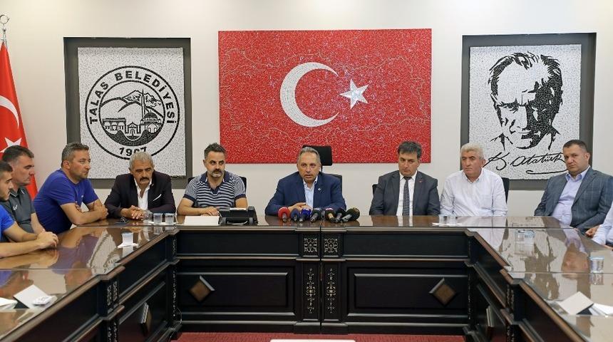 Talasg&uuml;c&uuml; Belediyespor&rsquo;da toplu imza t&ouml;reni