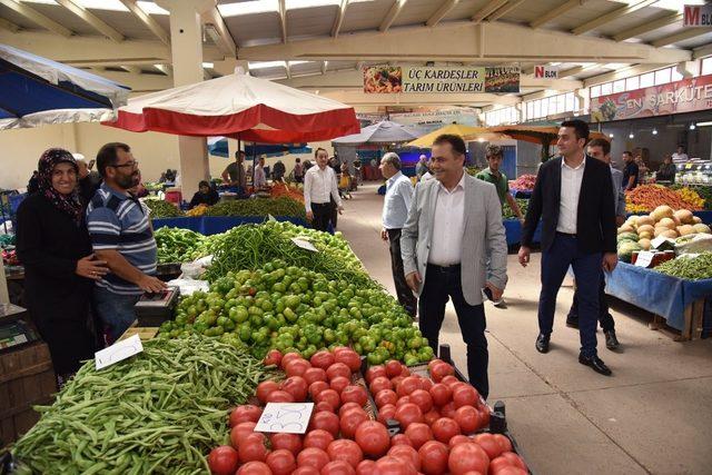 Başkan Şahin pazar esnafı ile bir araya geldi