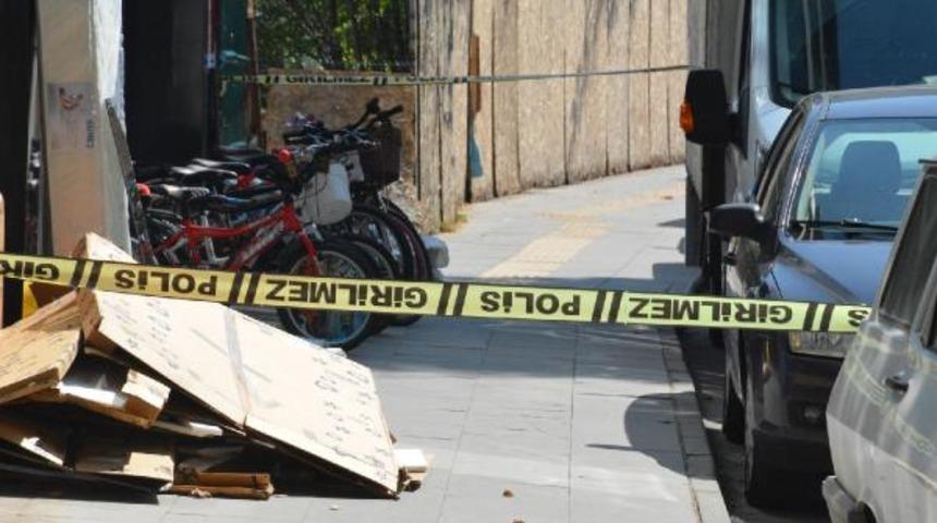 Kaldırımda yürüyordu, hayatının şokunu yaşadı! 