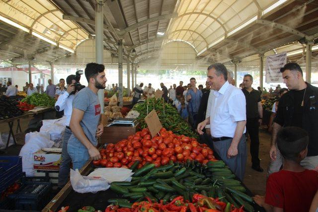 Şanlıurfa’da semt pazarlarında püskürtmeli serinlik