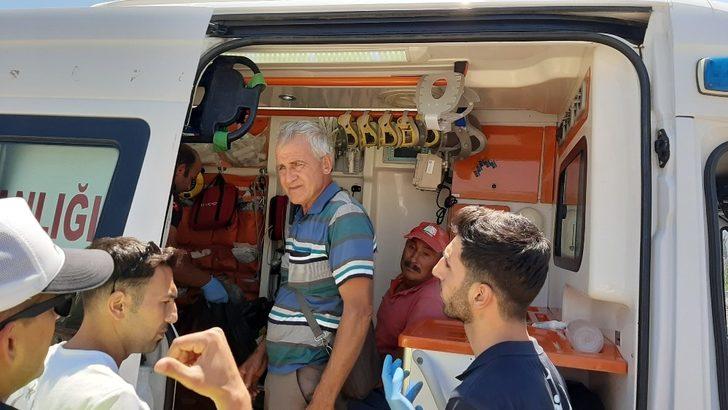 Lastiği patlayan kamyonet devrildi; 3  Yaralı G5