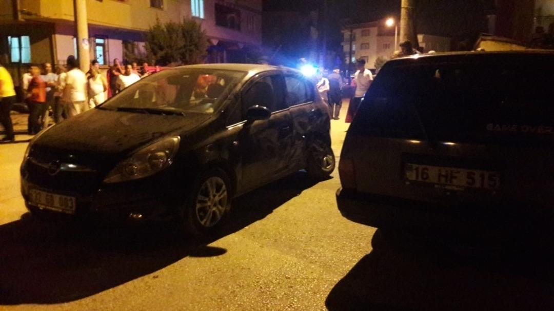 2 kişinin yaralandığı kaza mahalleliyi sokağa d&ouml;kt&uuml;