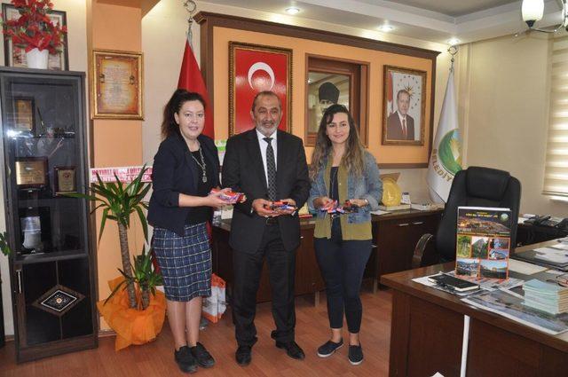 Başkan Çatal’dan ‘Bir Kalemle Çocuklara Umut Ol’ kampanyasına destek 1