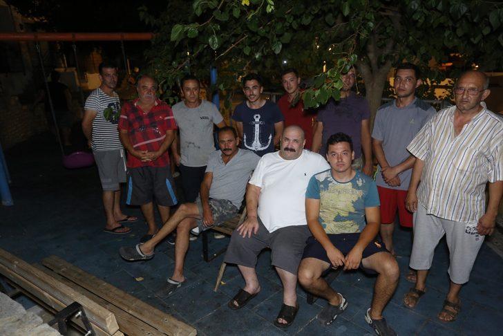 Mahalleli eline sopayı alıp sırayla nöbet tutuyor G2