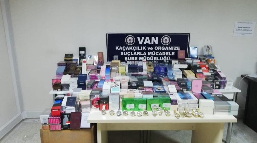 Van&rsquo;da ka&ccedil;ak parf&uuml;m ve saat operasyonu