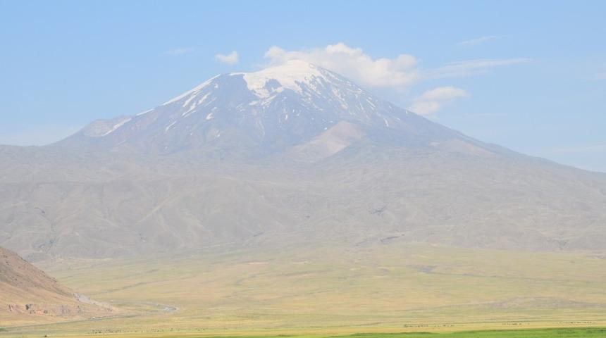 Ağrı Dağı ilk kez g&ouml;renleri b&uuml;y&uuml;l&uuml;yor