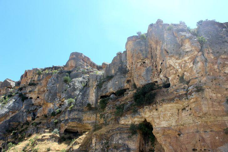 Her biri 3 katlı! Bin 800 yıllık mağaralara ilk kez böyle girildi G4