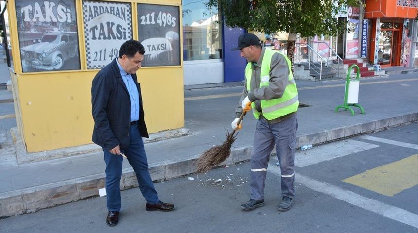 Başkan Demir, temizlik çalışanlarını denetledi