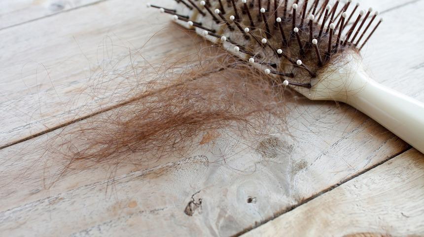 Sadece erkeklerin değil kadınların da sorunu! Uzun süredir saçlarınız dökülüyorsa dikkat