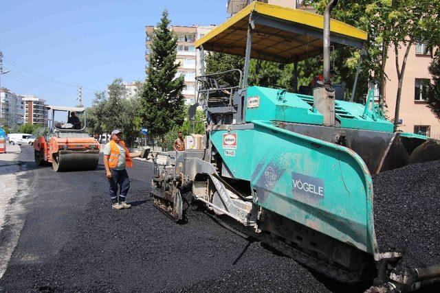 Bayraklı’nın bozuk yollarına neşter