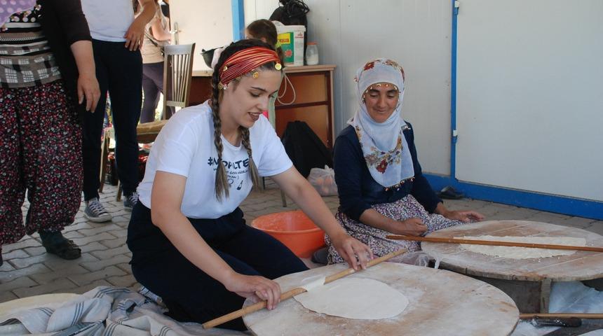 Bosna Hersekli öğrenciler mutfağa girdi 