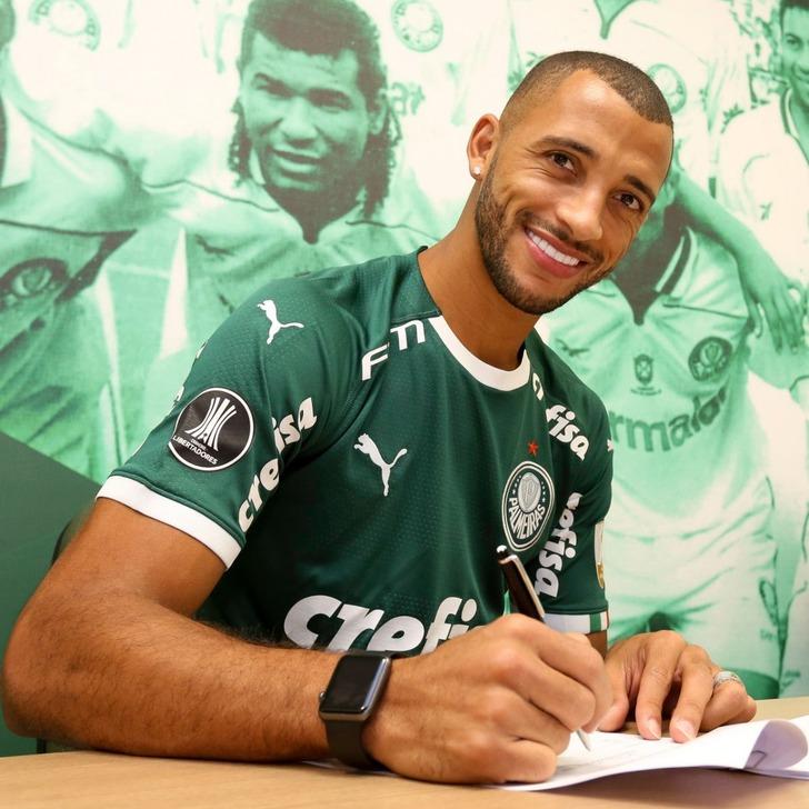 Vitor Hugo Palmeiras ile 5 yıllık sözleşme imzaladı