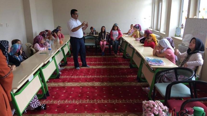 M&uuml;ft&uuml; Hasankahyaoğlu&rsquo;ndan Yaz Kur&rsquo;an Kursları&rsquo;na ziyaret