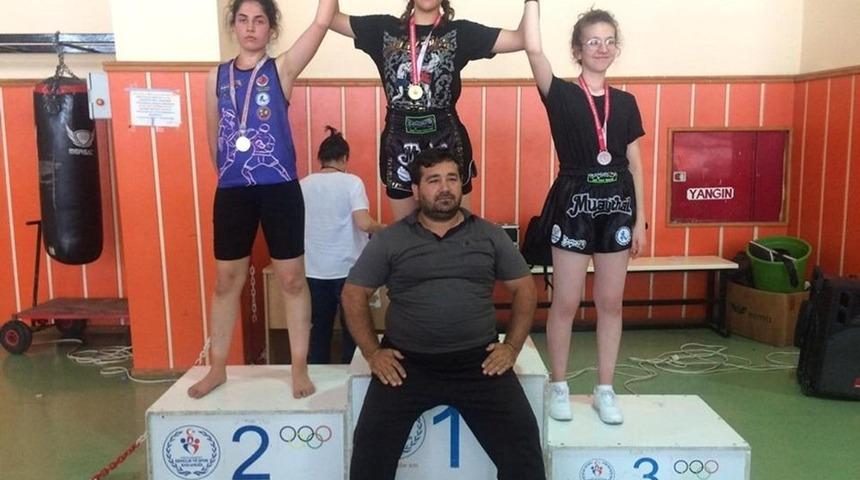 Şehzadeler&rsquo;in sporcuları şampiyonaya damga vurdu