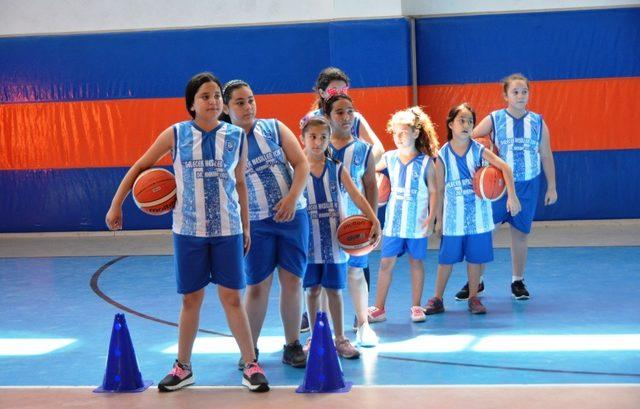 Yaz spor okullarıyla yeni sporcular keşfediliyor